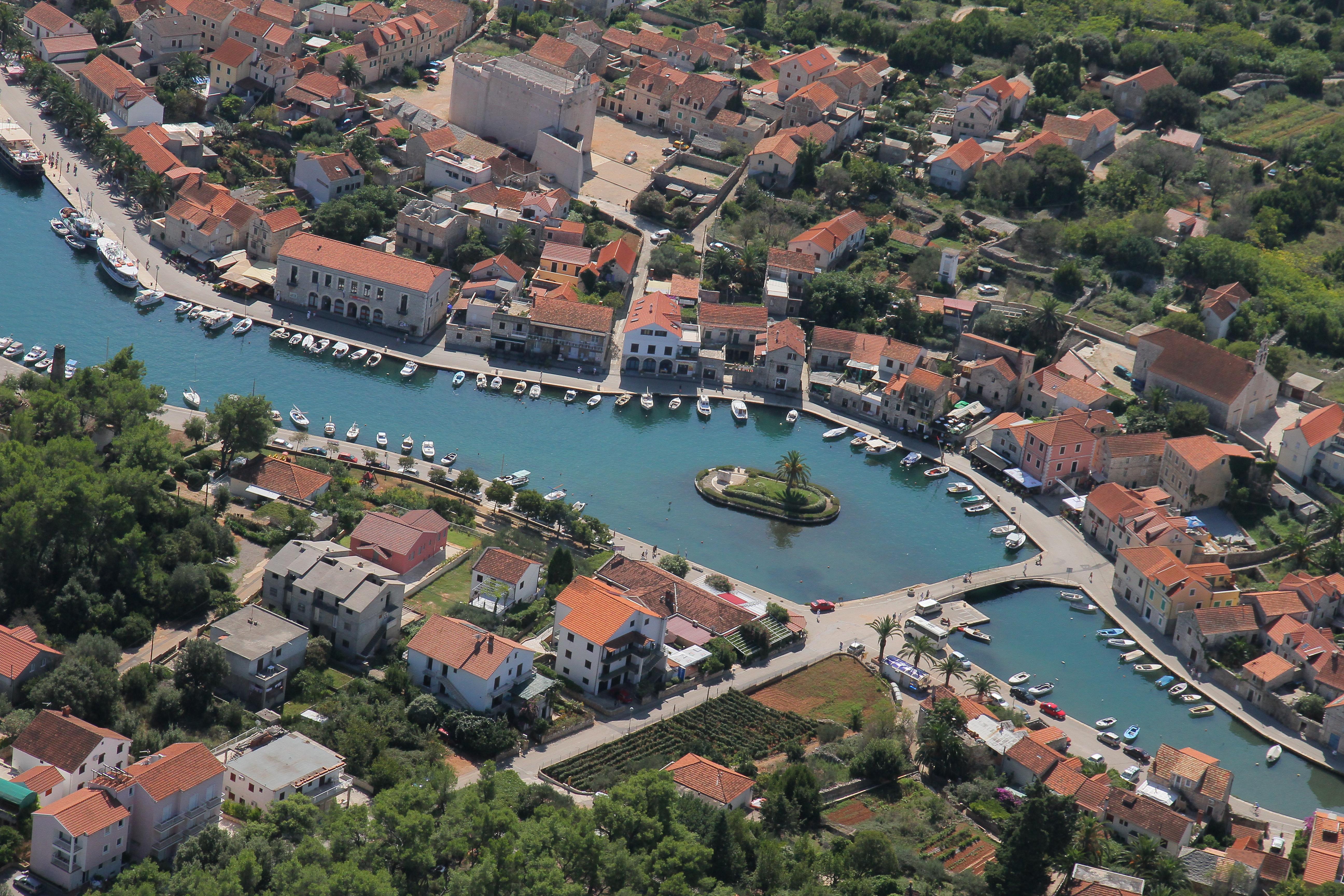 Aminess Younique Senses Resort Врбоска Экстерьер фото